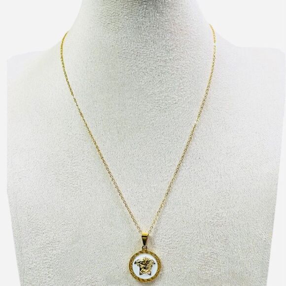 18K Gold Plated Medusa Pendant Necklace - Picture 7 of 7